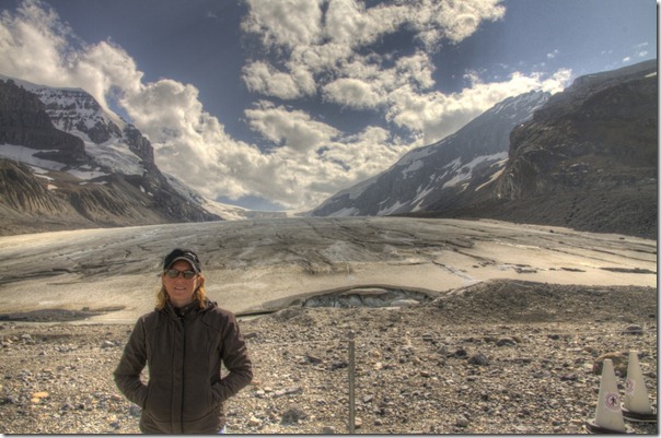 Le glacier qui perd du terrain face aux roches...