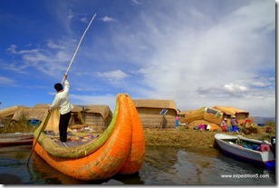 Barque en Osier,Ile flottante, Lac Titicaca, Pérou