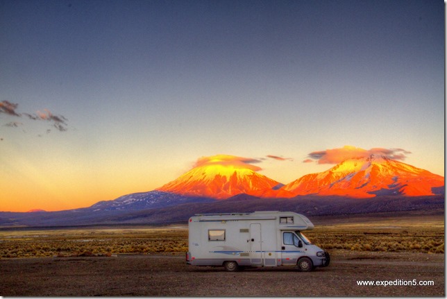 Lever de soleil sur Sajama, Bolivie ...