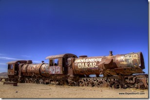 Le Paris-Dakar est décidément très attendu pour son premier passage en Bolivie ! (Cimetière de train, Uyuni, Bolivie)