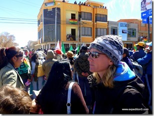 Orlane se mèle à la foule - (Uyuni, Bolivie)