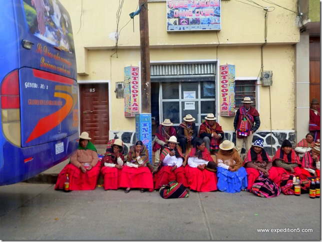 C'est vraiment en Bolivie qu'on peut voir les gens en habits traditionels - et pour eux, ce n'est pas du folklore, mais bien leur vie de tous les jours !